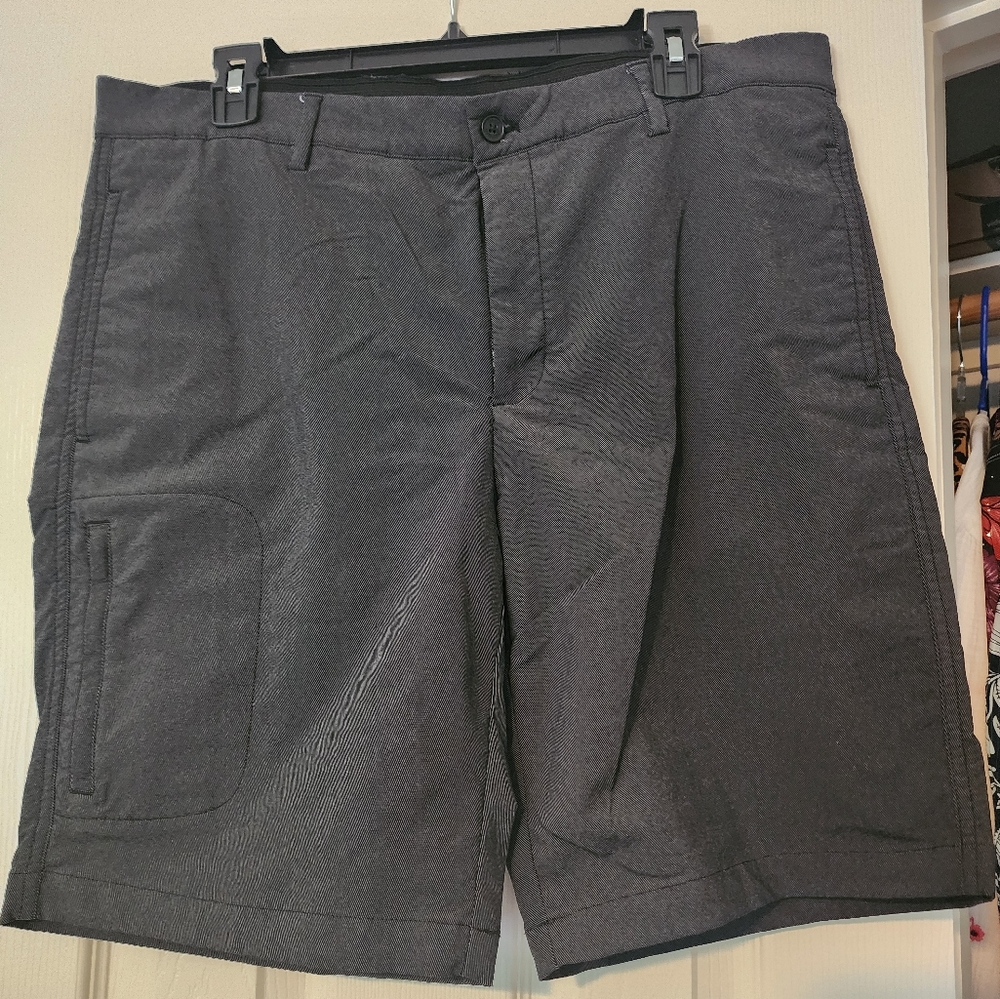 Greg Norman Men's Ml75 Microlux Gray Color Shorts